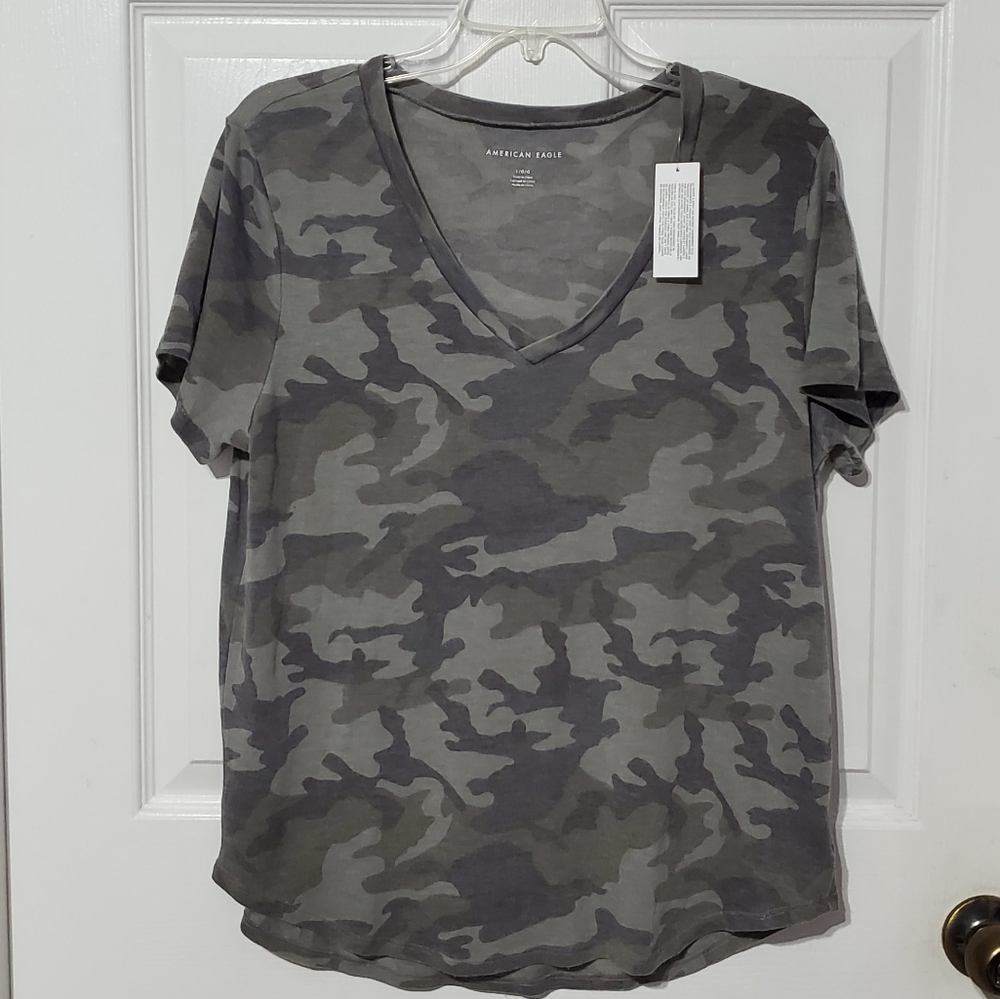 American Eagle Outfitters Camo V Neck Tee Sz L